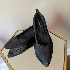 Like-New Black Anne Klein Sport Flex Flats 8.5